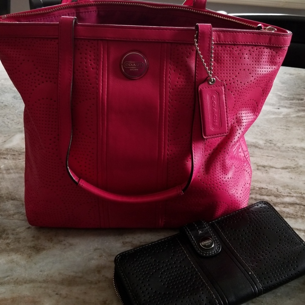 Coach Leather purse, wallet separate